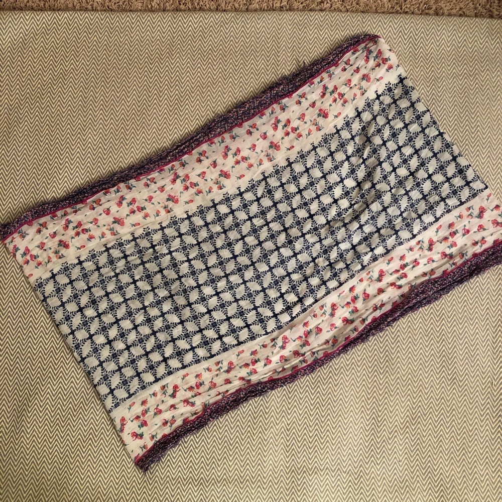 Floral+Pattern Infinity Scarf - Picture 3 of 5